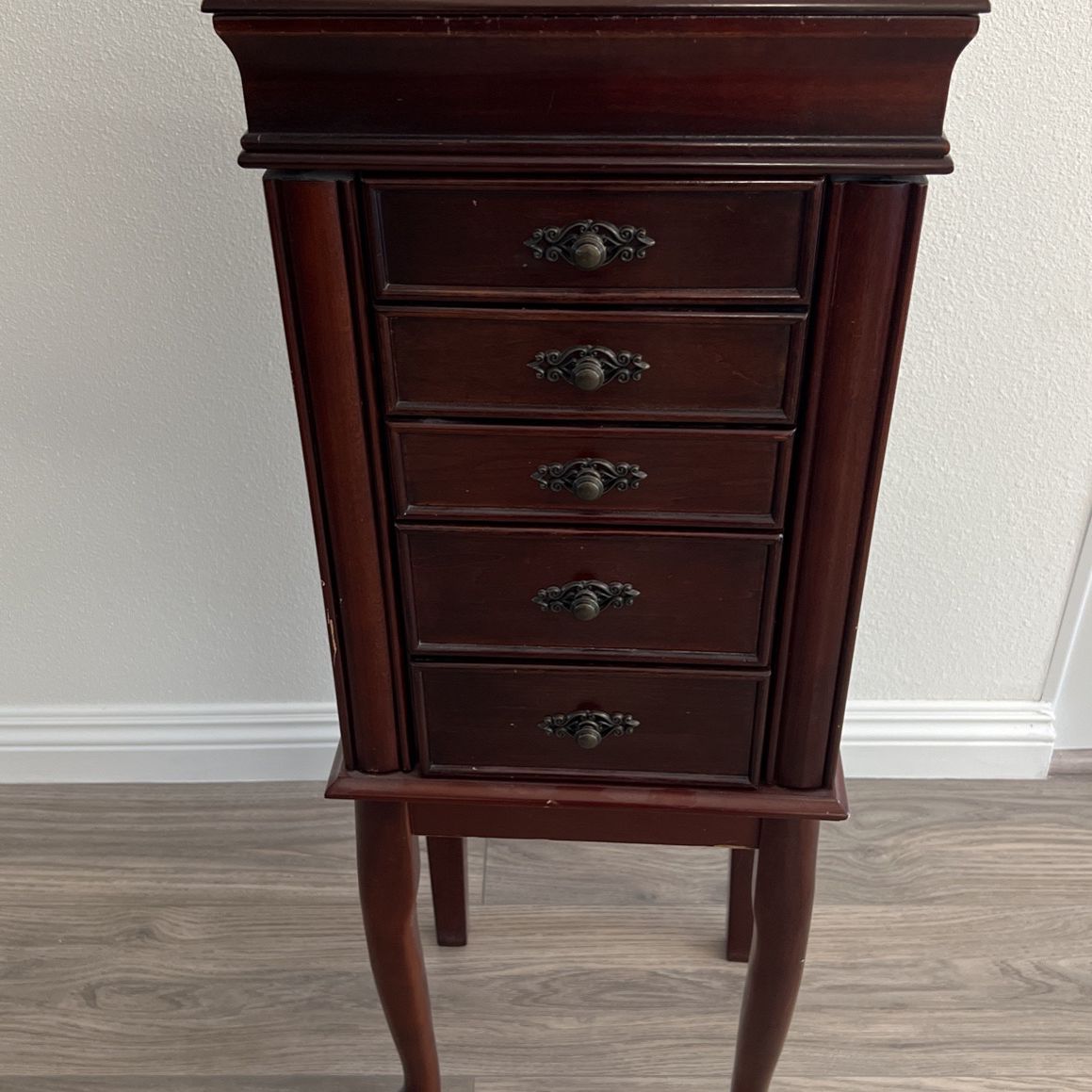 Stand Alone Jewelry Chest