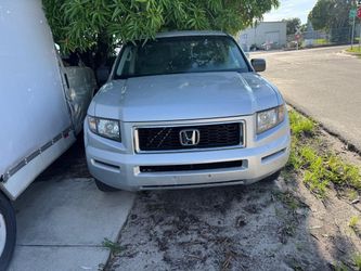 Honda Ridgeline Pickup Truck Silver
