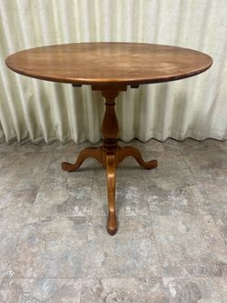 Round Wood Pedestal Tilt-Top Tea Table