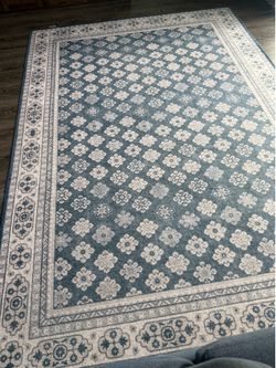 Floral carpet/ rug