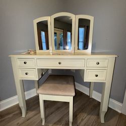 Make-Up Vanity