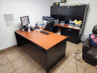 desk with drawers 