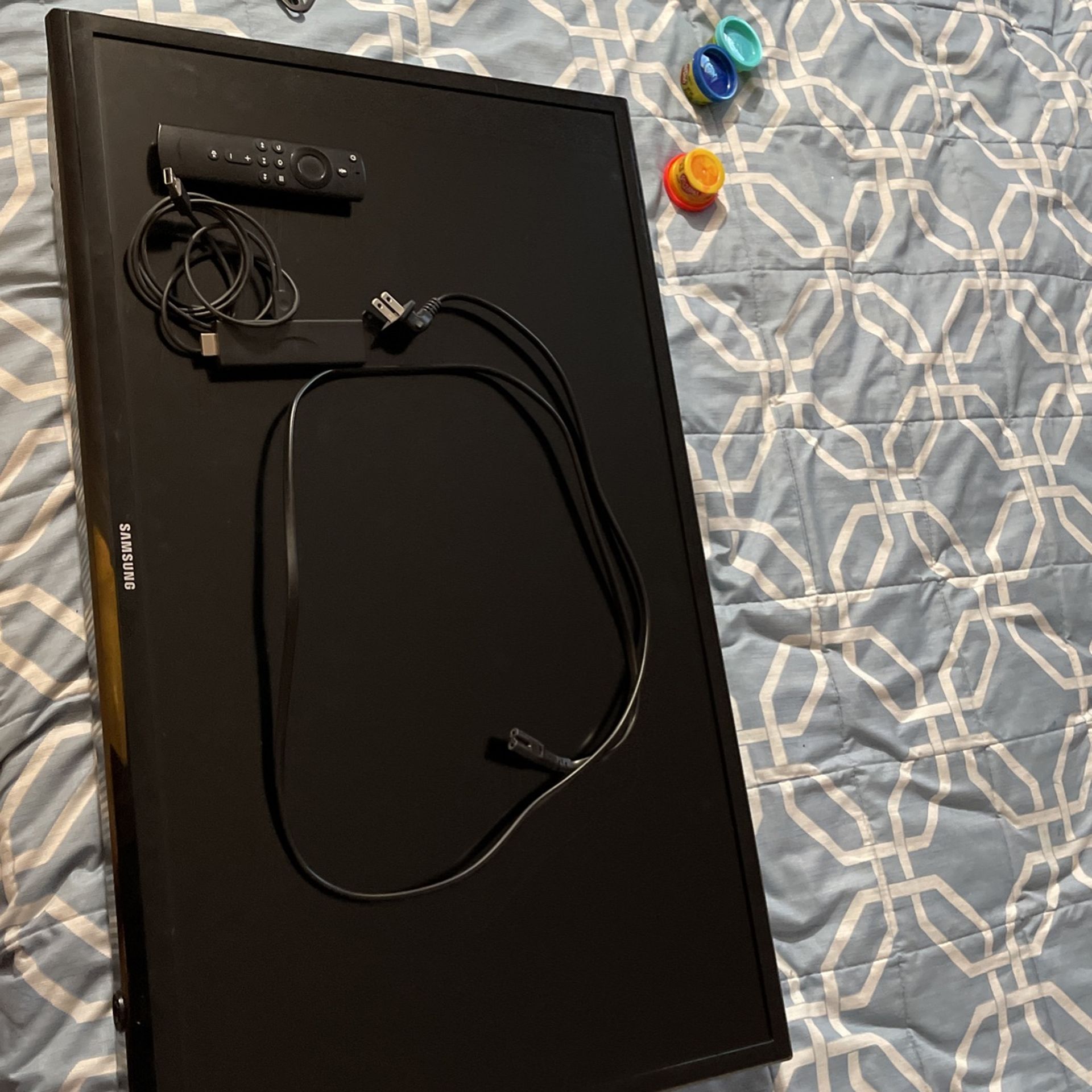 Samsung 32” W Fire Tv