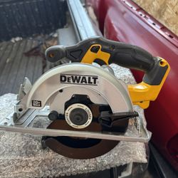 Dewalt Saw New 20v