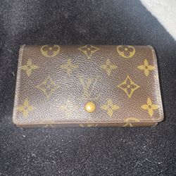 LV Monogram 