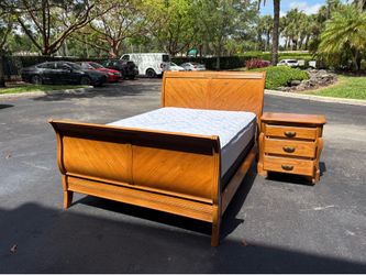 Beautiful Bed Frame Queen Size Real Wood, Box Spring, Mattress and Nightstand Like New