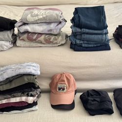 Teen/Women’s Clothing Lot Size Medium, Some Large