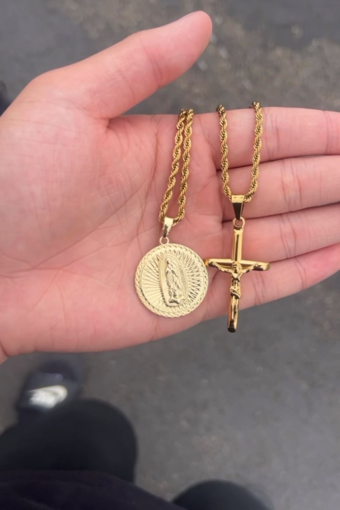 *GOLD PLATED* Jesus Christ Chain‼️