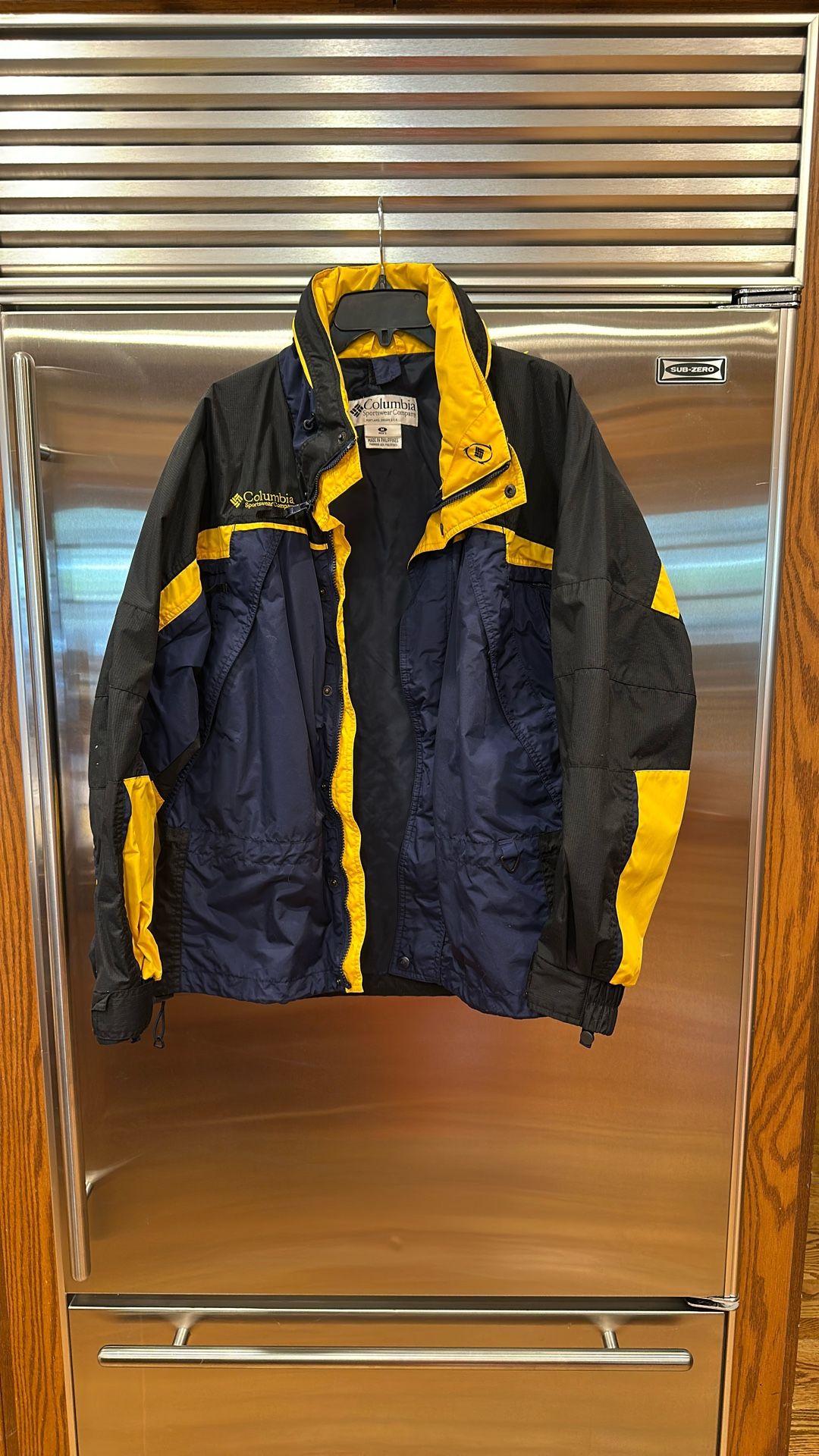 Men’s Columbia Rain Jacket With Zip In Hood Size M/L