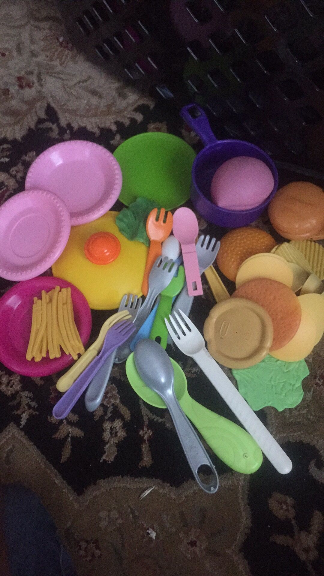 Play food,plates and utensils