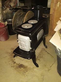 Cast lron wood burning stove