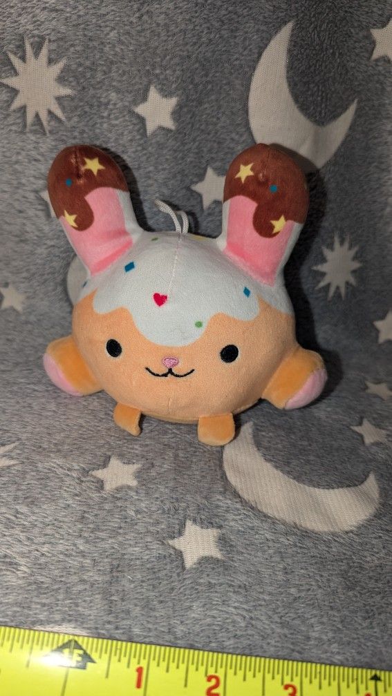 Smooshy Mushy Plush Bitsy Bunny Toy 2018 6.5" Plush Stuffed Animal
This is an ice cream bunny!
