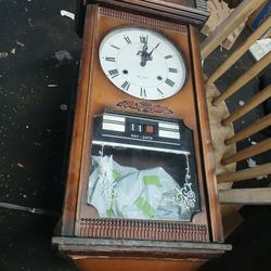 Old Clock Good Condition $25