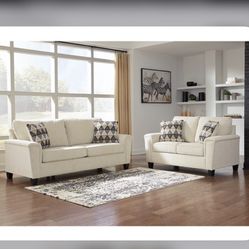 Ashley’s Furniture 2pc Sofa Loveseat Couch Set