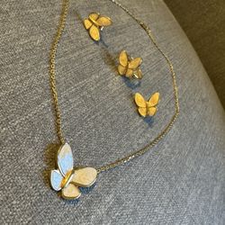 So Charming 18k Solid  (No Plate, No Filled ) Yellow Gold Necklace, Butterfly 🦋 Shape With Mother Of Pearl . 
