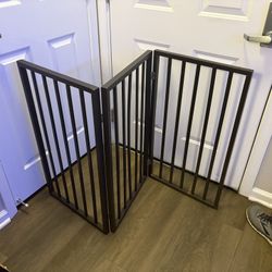 Tri-panel Gate 