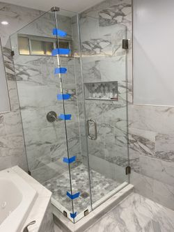Shower. Door glass. Puertas de vidrio para baños