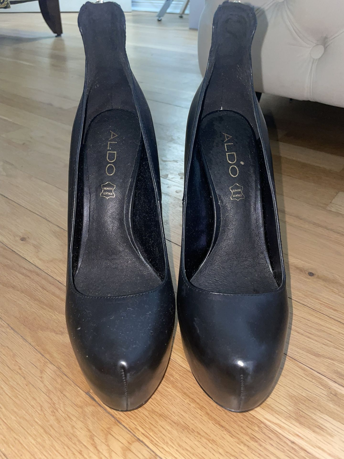 Black Aldo Size 7 Platform Heel