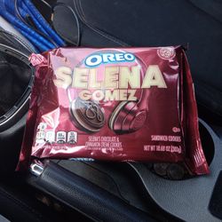 Selena Gomez LIMITID EDITION Oreos 