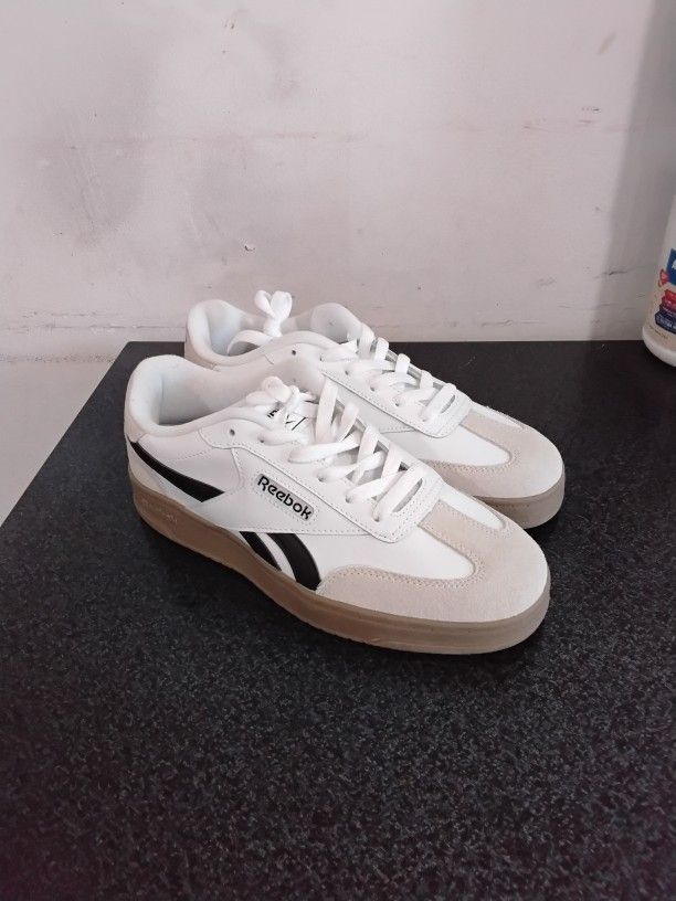Reebook Women's Shoe Size 8.5