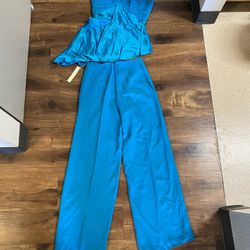 Brand New Woman’s Issue brand Blue Two Piece Set Top and Pants Up For Sale 