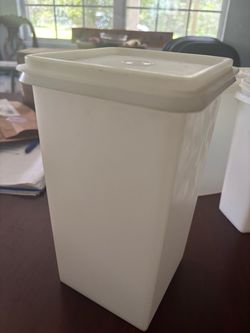 Vintage 70'sTupperware Tall Container with Lid for Crackers etc