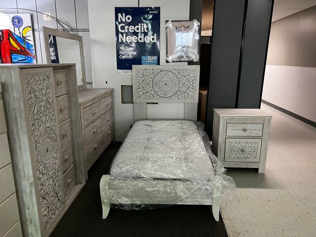 White Queen Panel Bed with Mirrored Dresser and Chest