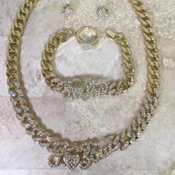I Love You Zircon Cuban Link Set $80 Available Monday-Friday until 5pm Closed 🚫 Weekends