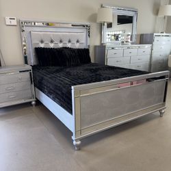 4PC Queen Bedroom Set - Bed, Dresser, Mirror  &  Nightstand