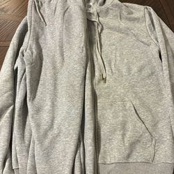 Grey Alo yoga zip-up set hoodie and pants.