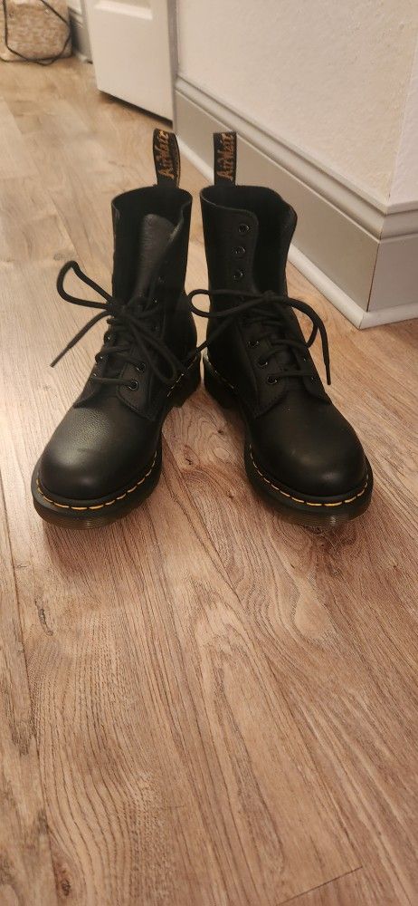 Brand NEW: Dr. Martens, Women's 1460 Pascal 8-Eye Leather Boot, Black, 8 US Women