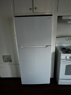 Insignia Refrigerator