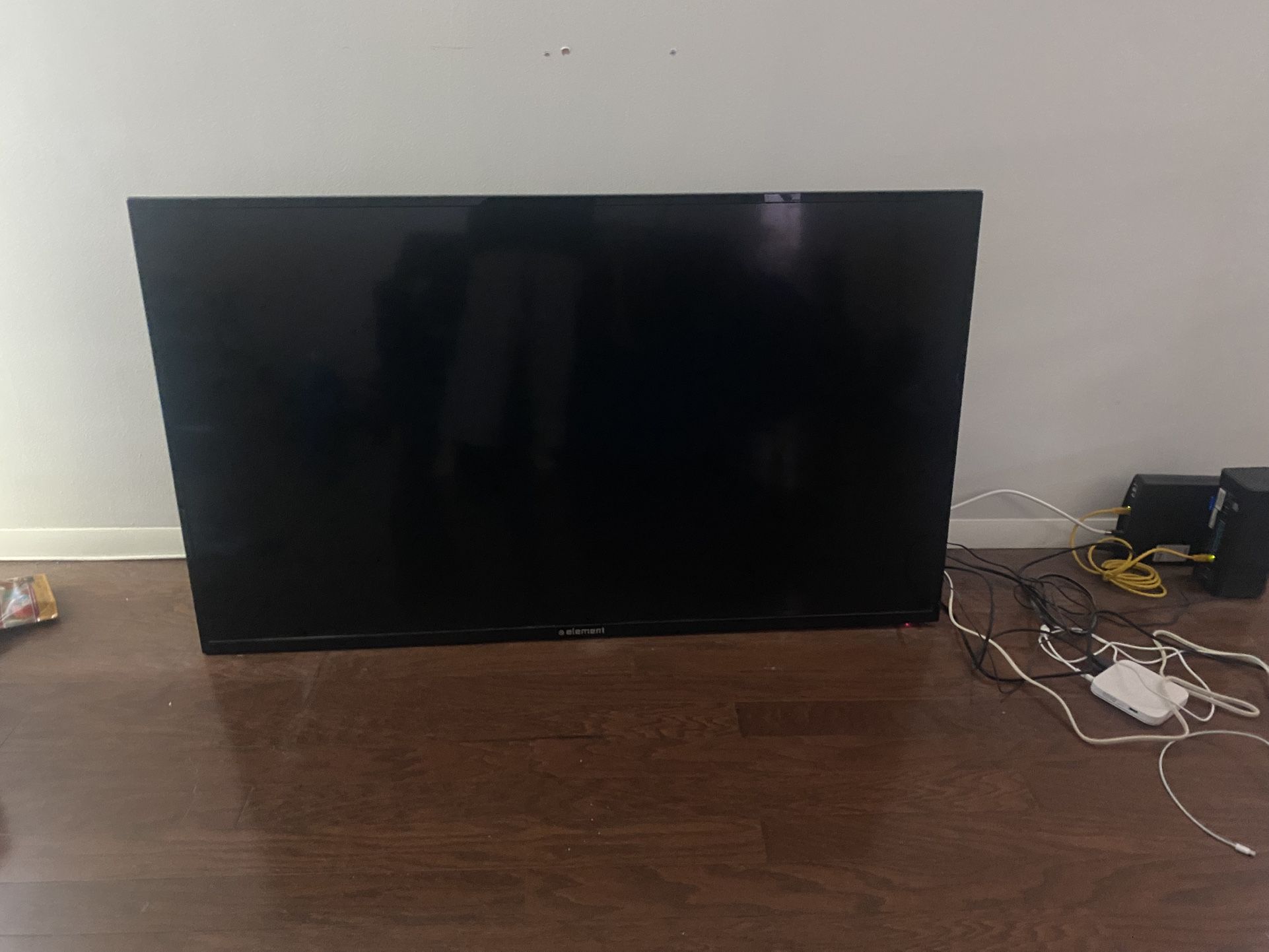 55 Inch TV/ Smart TV