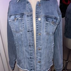 Beautifully Embroidered Denim Jacket (SIZE M)