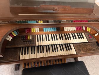 Organ w bench