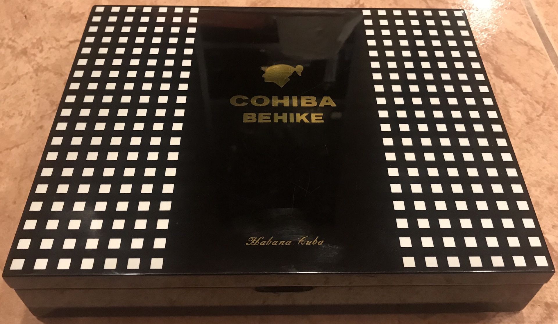 Cohiba Behike 56 Cuban Cigar Humidor Box (Cedar Wood, Piano Black) Habana Cuba