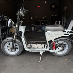 BRAND NEW ELECTRIC SCOOTER