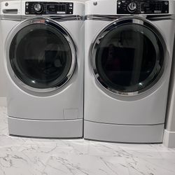 GE Washer & Dryer W/ Pedestals 