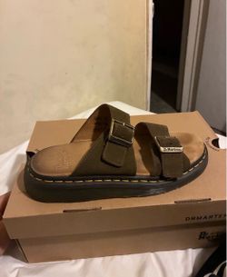 Dr. Martens Men's 8 Women's 9 New w/ Box