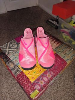 Nike Unisex Salmon Color Size 12