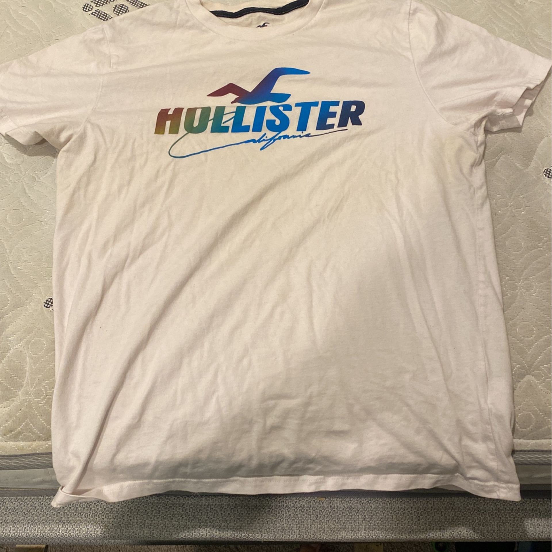white hollister shirt