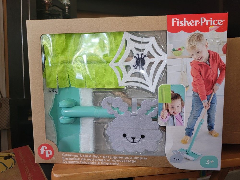 🙂NEW FISHER PRICE 4 PIECE CLEAN UP AND DUST SET