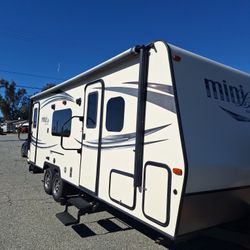 25ft Rockwood Mini Lite Rv Trailer