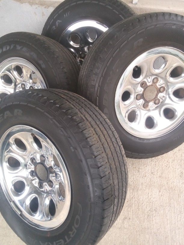 Wheels And Tires Chrome Cookies 17"