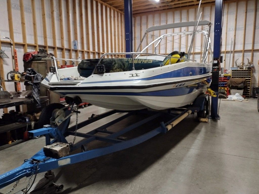 24ft Vip Deck Boat