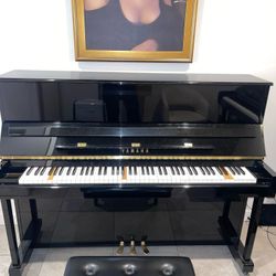 Yamaha T118PE upright piano