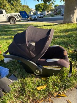 Maxi Cosi Mico Luxe+ Infant Car seat w/2 bases