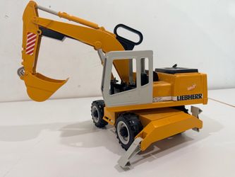 Liebherr 912 Toy Excavator