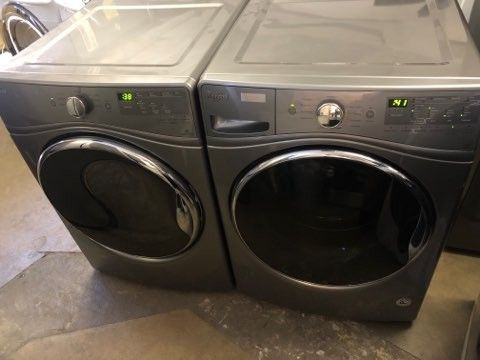 Whirlpool Washer and Gas Dryer Set