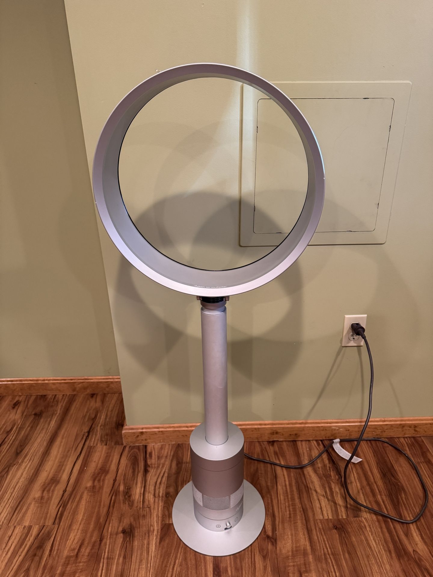 Dyson Bladeless Pedestal Fan With Remote